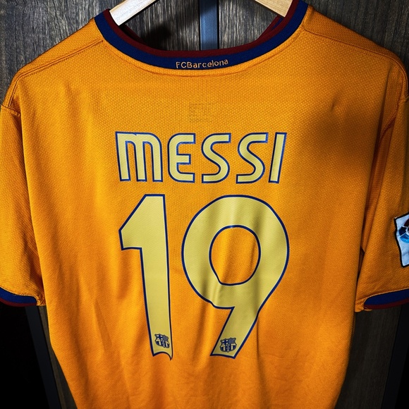 Barcelona 2006/2008 Away Jersey – Lionel Messi #19 – Size L – Orange Nike Shirt - Picture 8 of 12